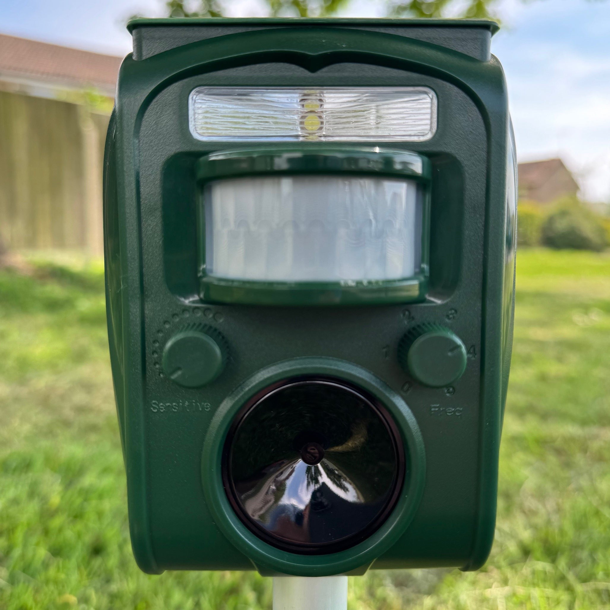 Solar Powered Ultrasonic Cat Repeller (Batteries Included)