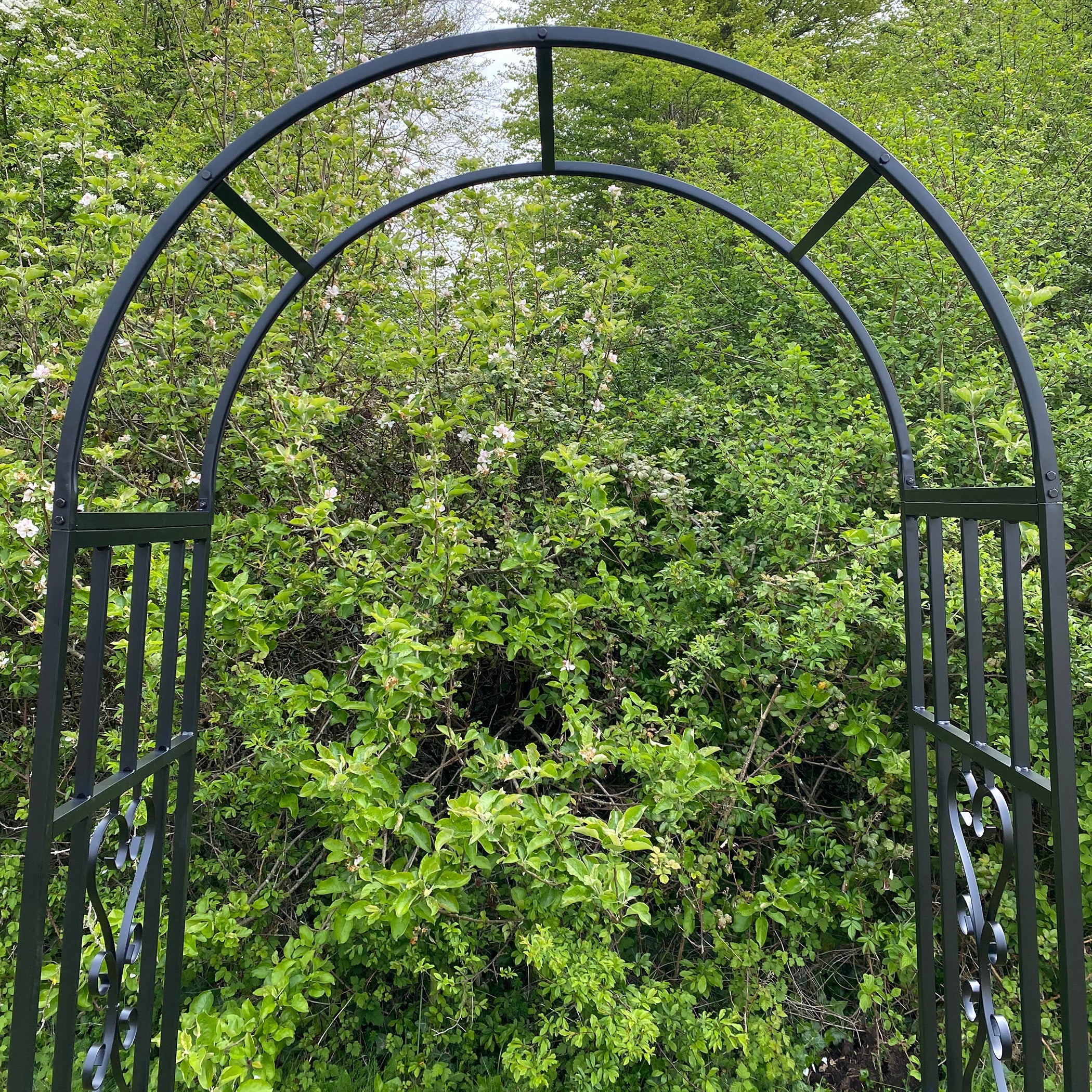 Metal Amalfi Garden Arch with 4 Ground Spikes