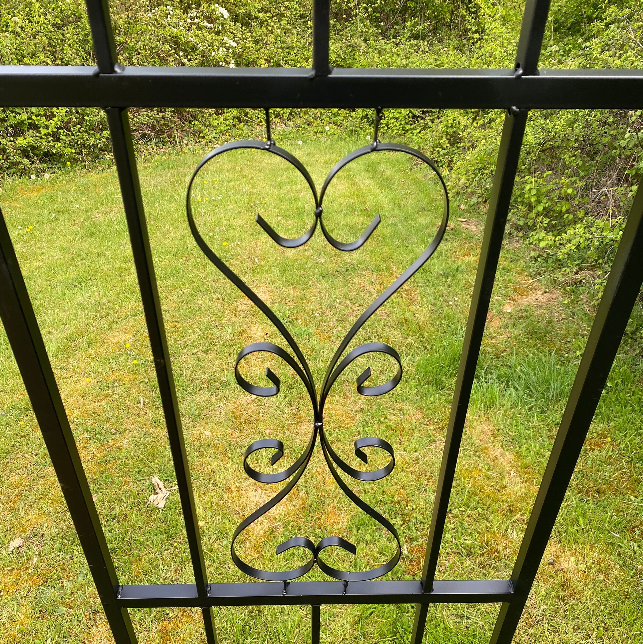 Metal Amalfi Garden Arch with 4 Ground Spikes