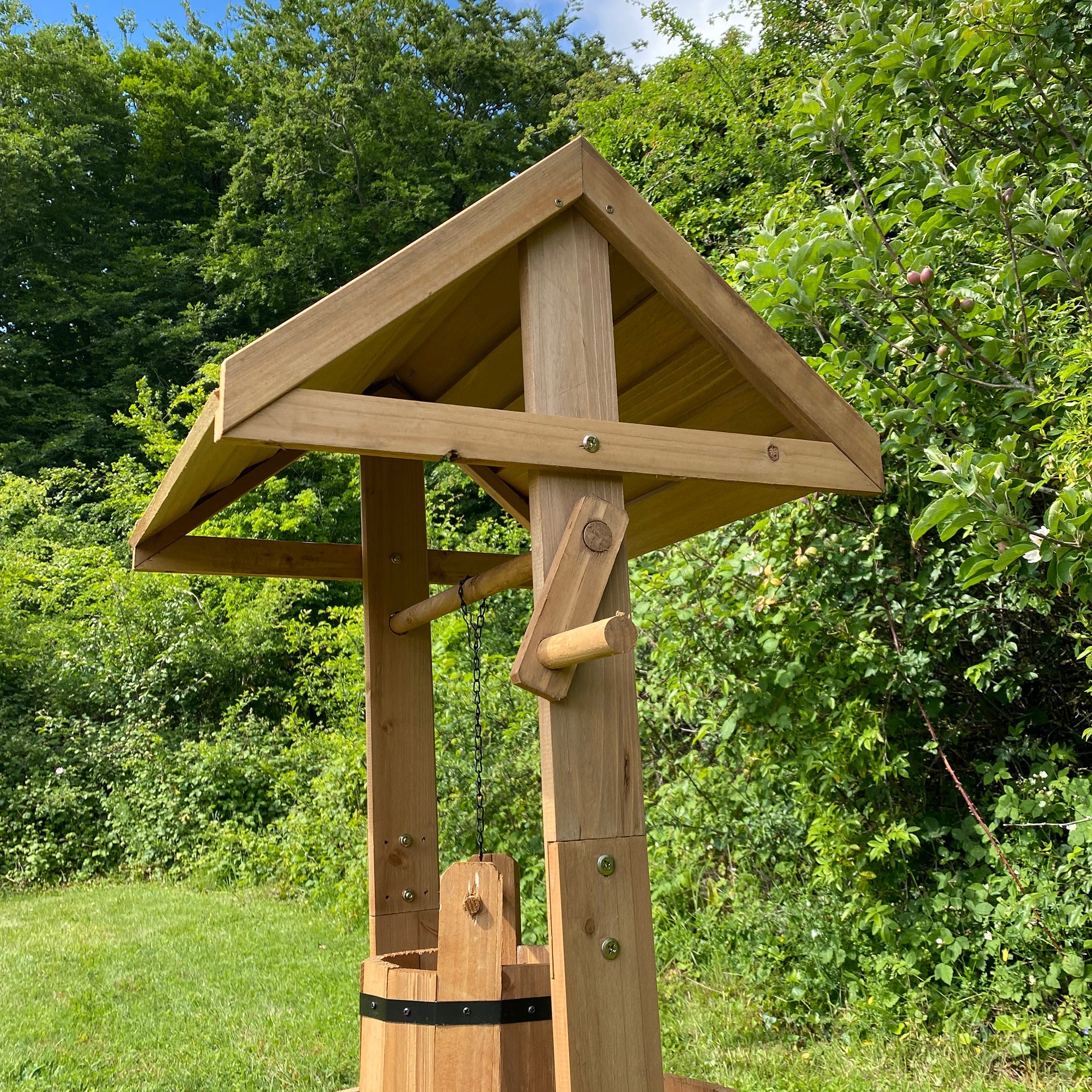 Large Wooden Garden Wishing Well Planter