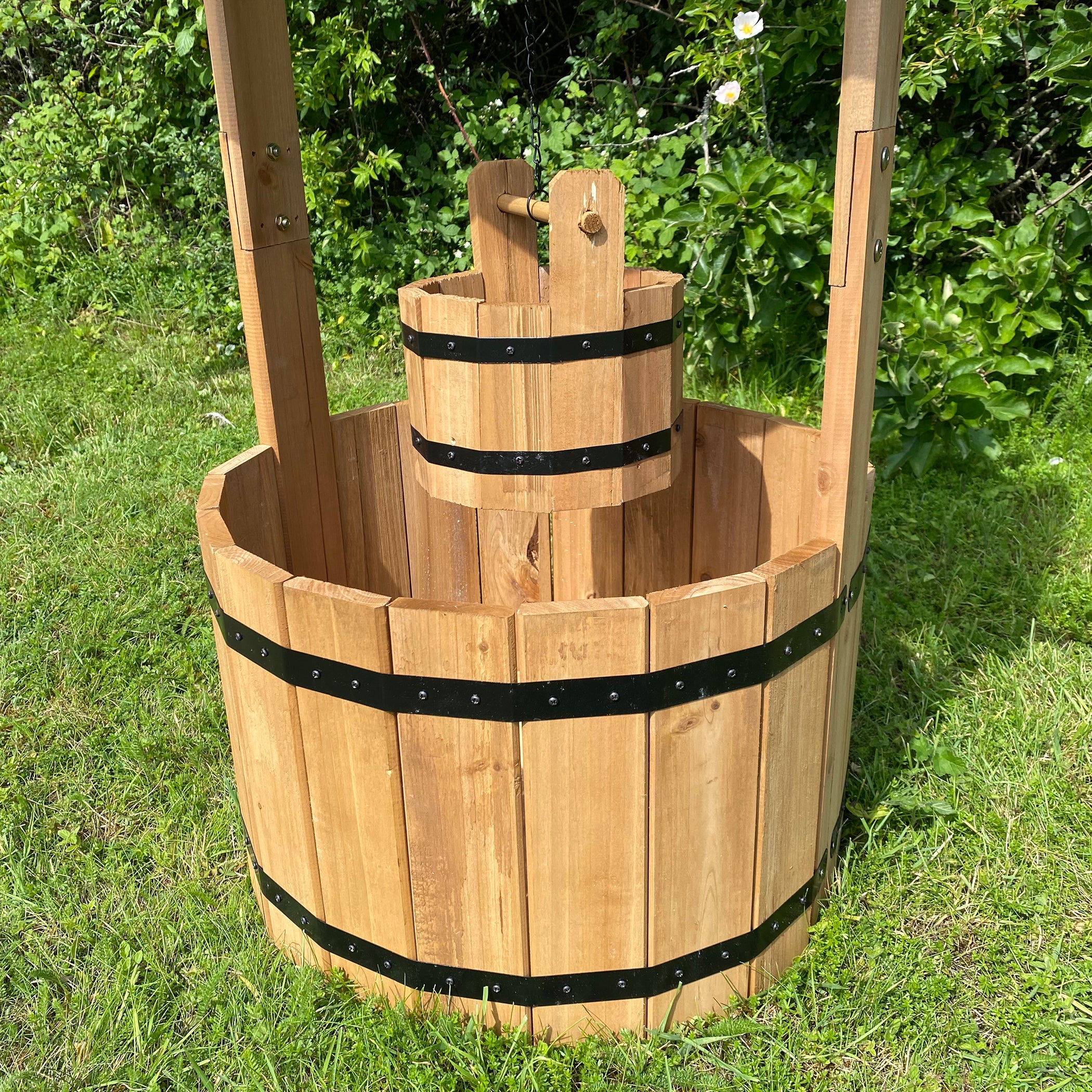 Large Wooden Garden Wishing Well Planter