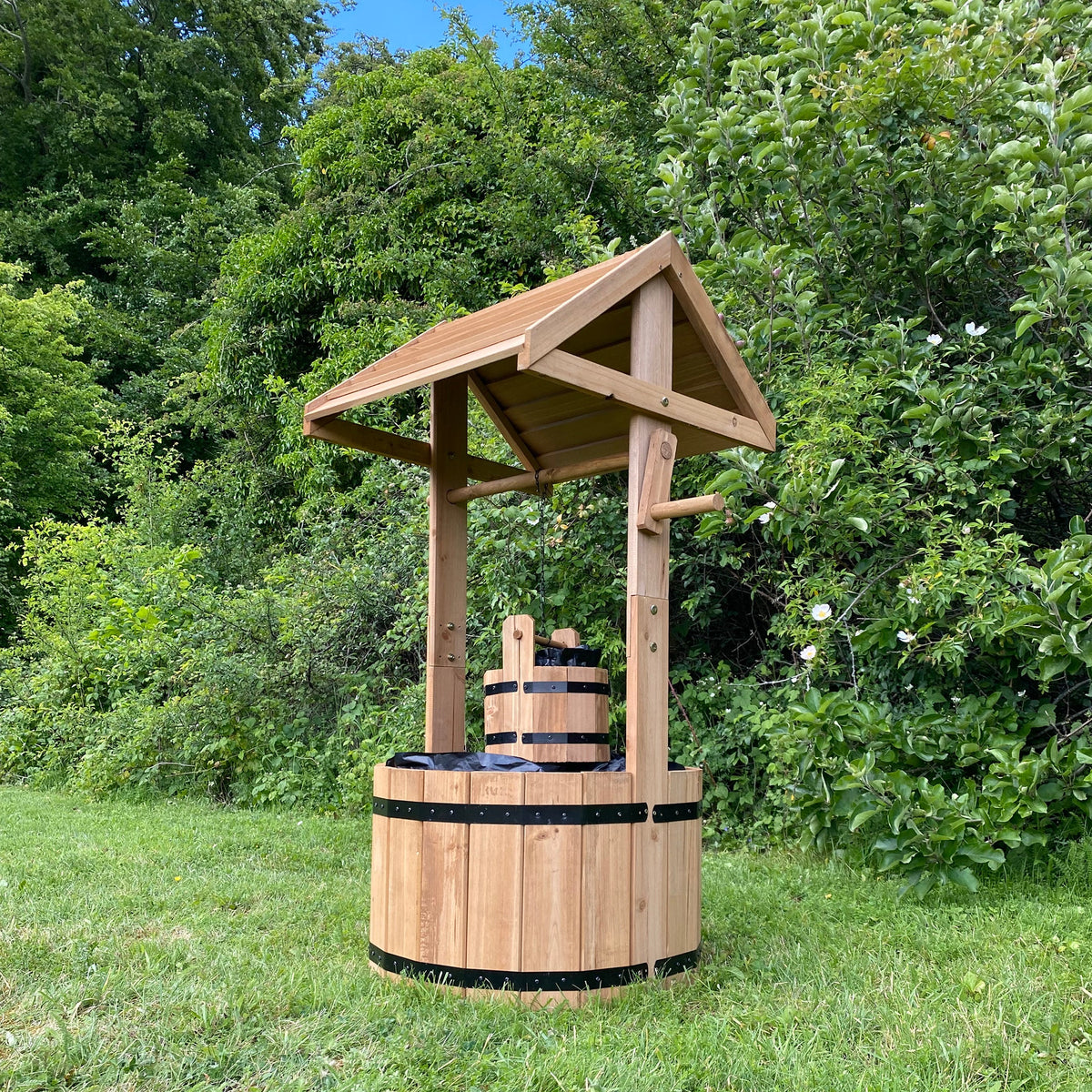 Large Wooden Garden Wishing Well Planter