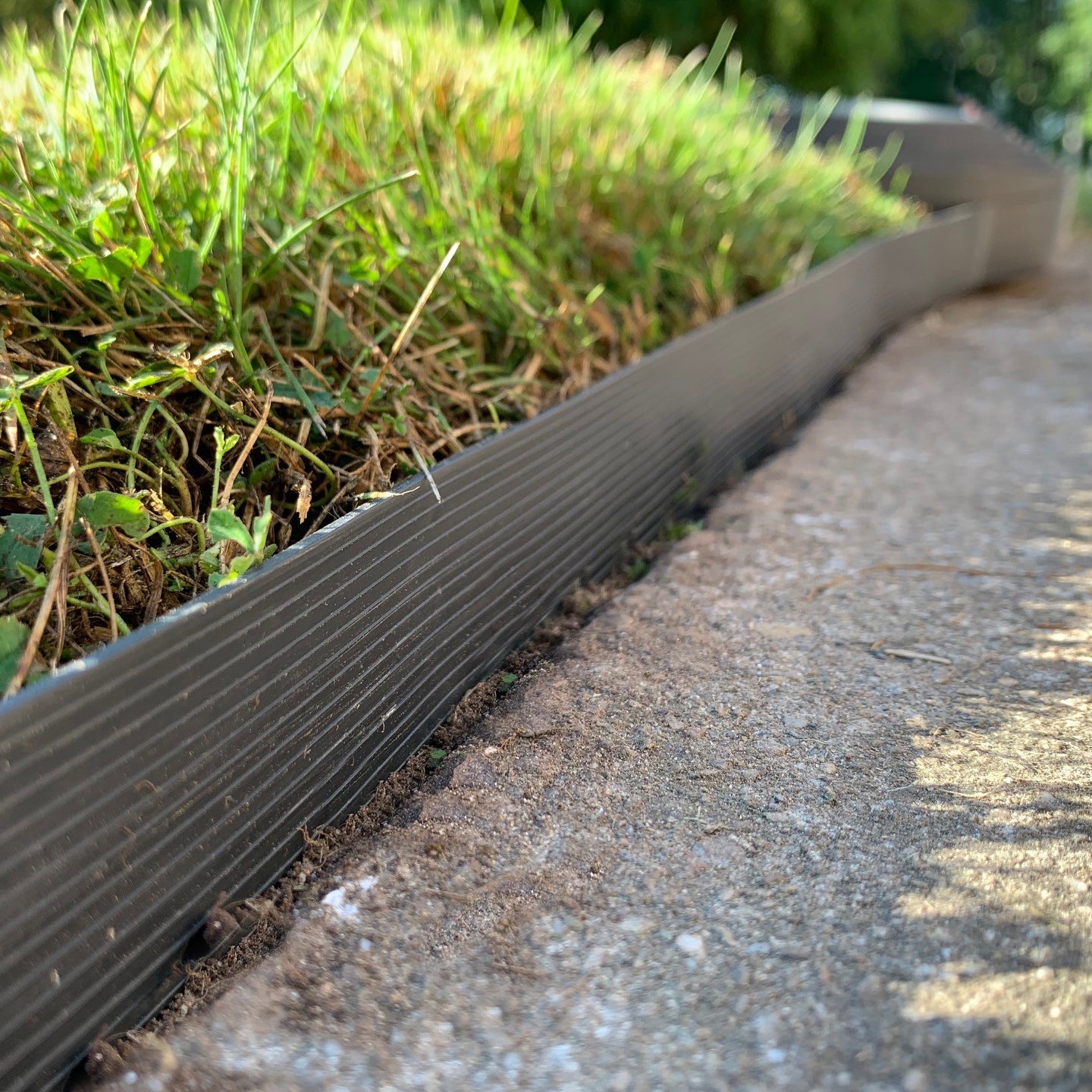 Flexible Black Plastic Garden Lawn Edging Roll with 40 Pegs (10m) - 3 Rolls