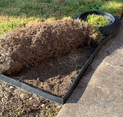 Flexible Black Plastic Garden Lawn Edging Roll with 40 Pegs (10m)