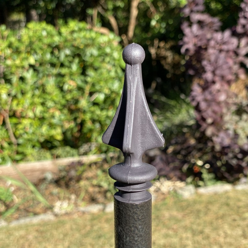 Decorative Rubber Top Finial for Bird Feeding Stations