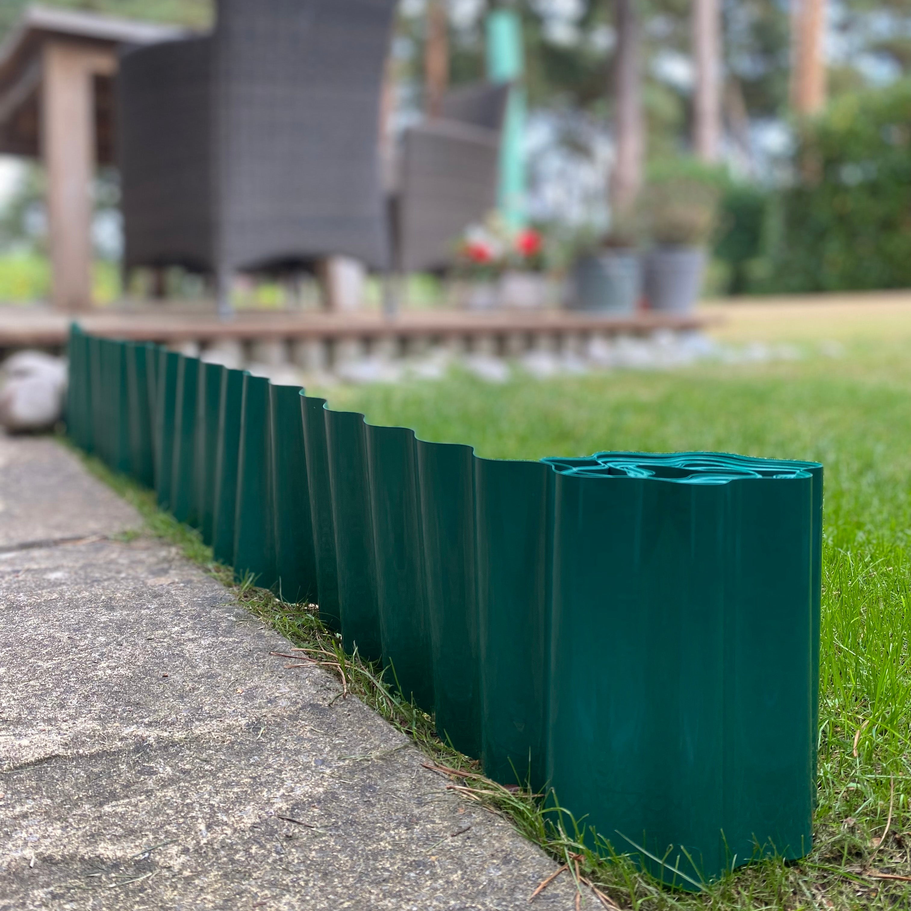 Green Plastic Corrugated Garden Lawn Edging (9m x 15cm)