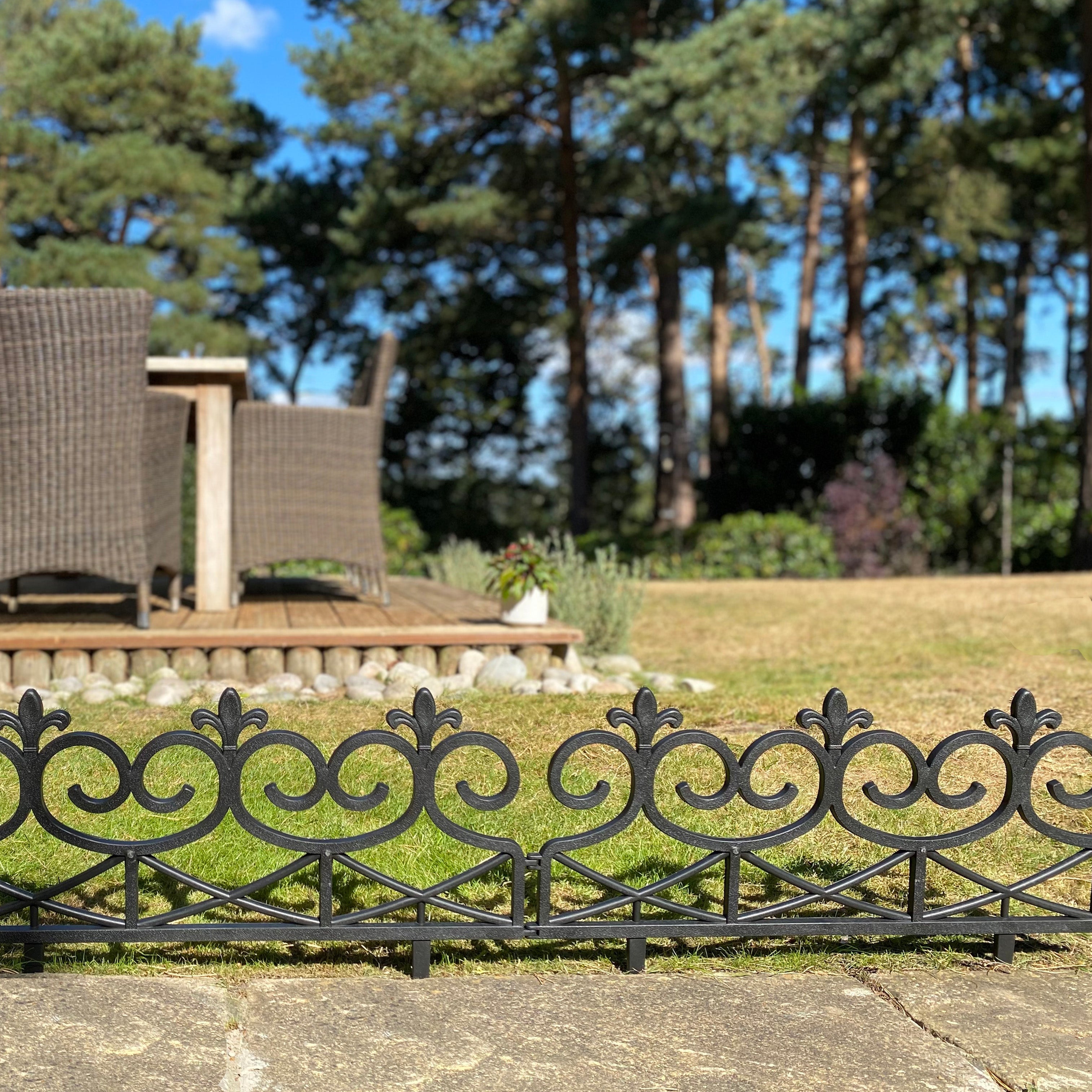 Fleur de Lys Black Plastic Garden Lawn Edging (60cm x 32cm) - 5 Panels