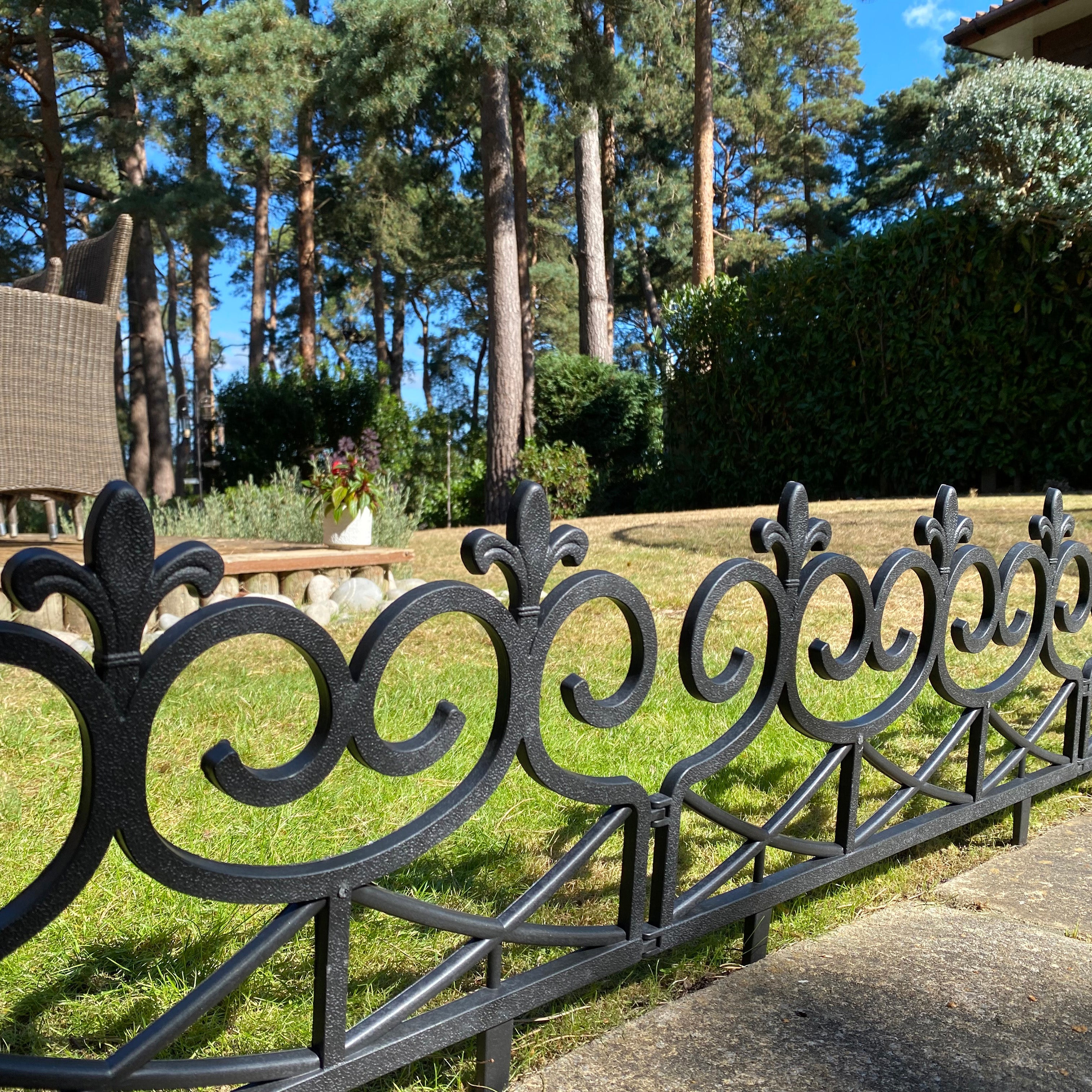 Fleur de Lys Black Plastic Garden Lawn Edging (60cm x 32cm) - 5 Panels