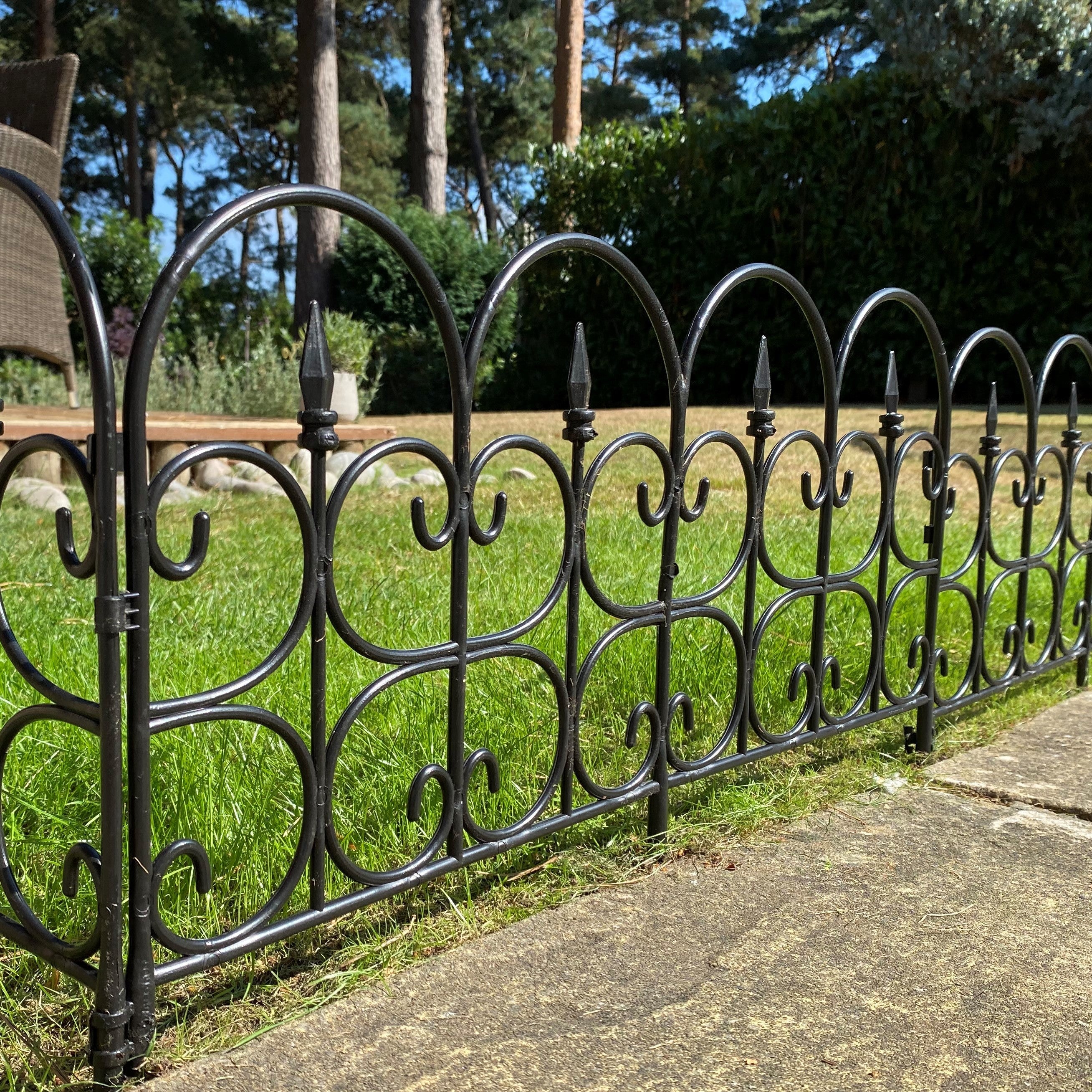 Hampton Black Plastic Garden Lawn Edging (59cm x 32cm) - 10 Panels