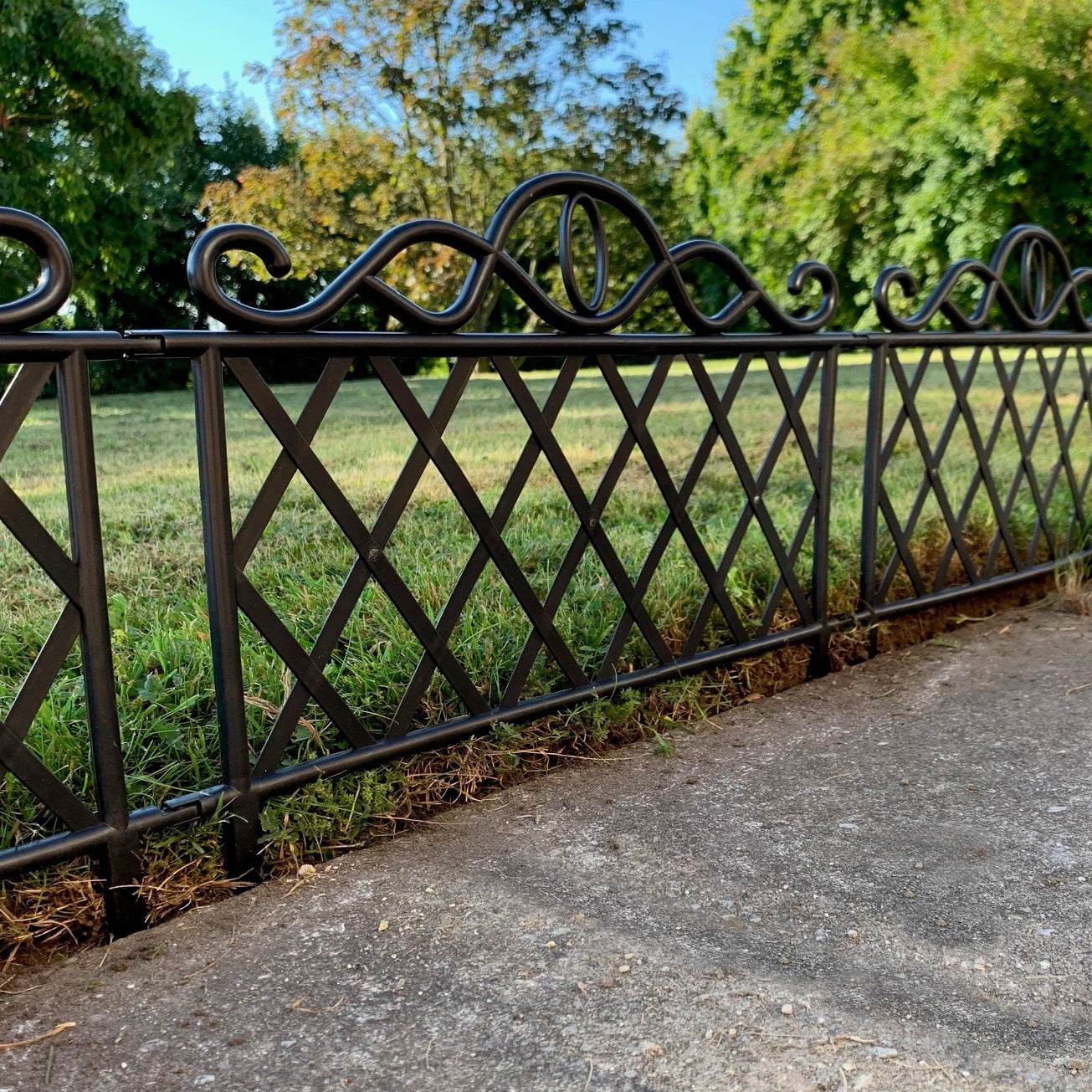 Lattice Black Plastic Garden Lawn Edging (45cm x 35cm) - 40 Panels