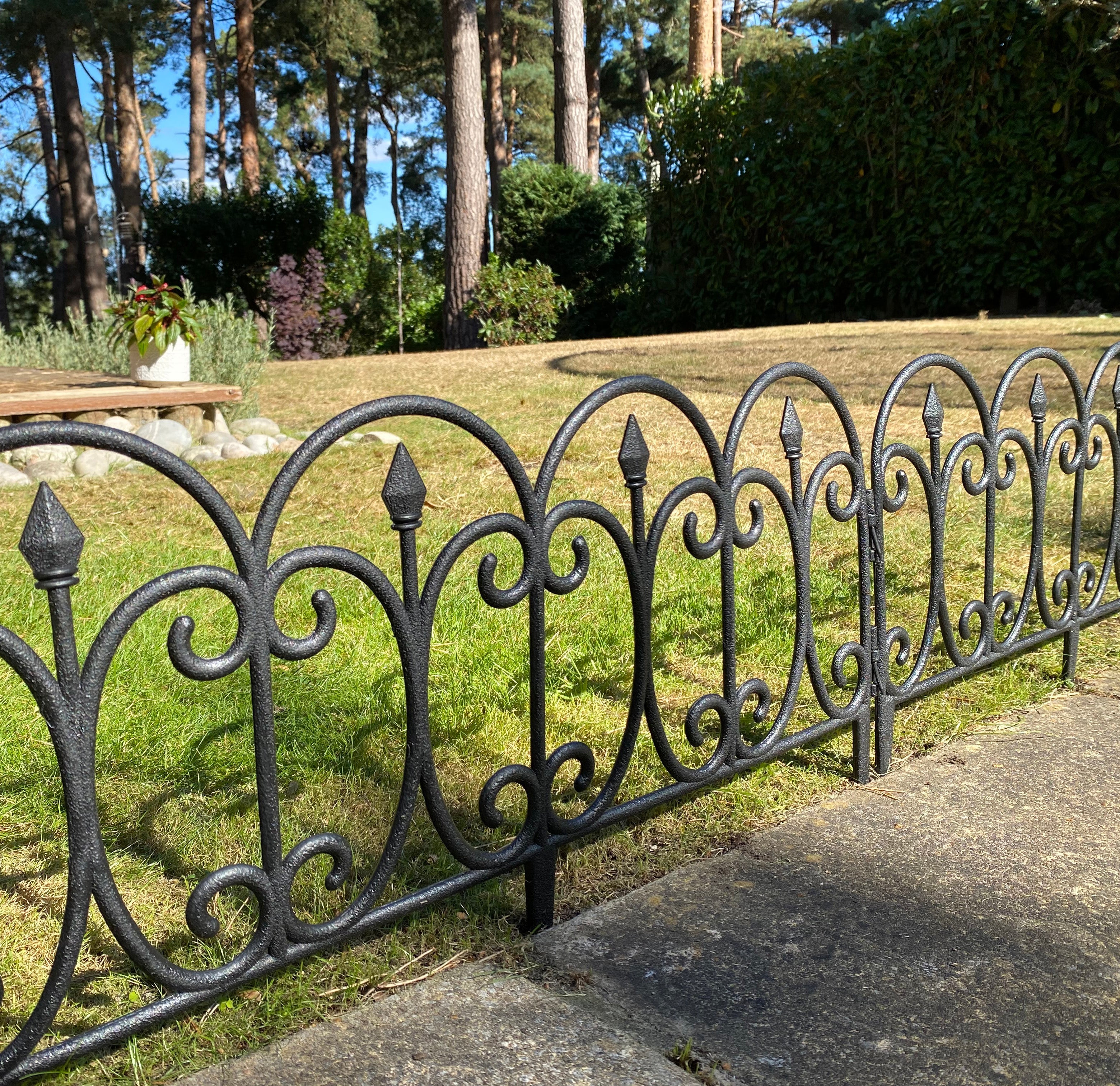 Kew Black Plastic Garden Lawn Edging (60.5cm x 32.5cm) - 5 Panels