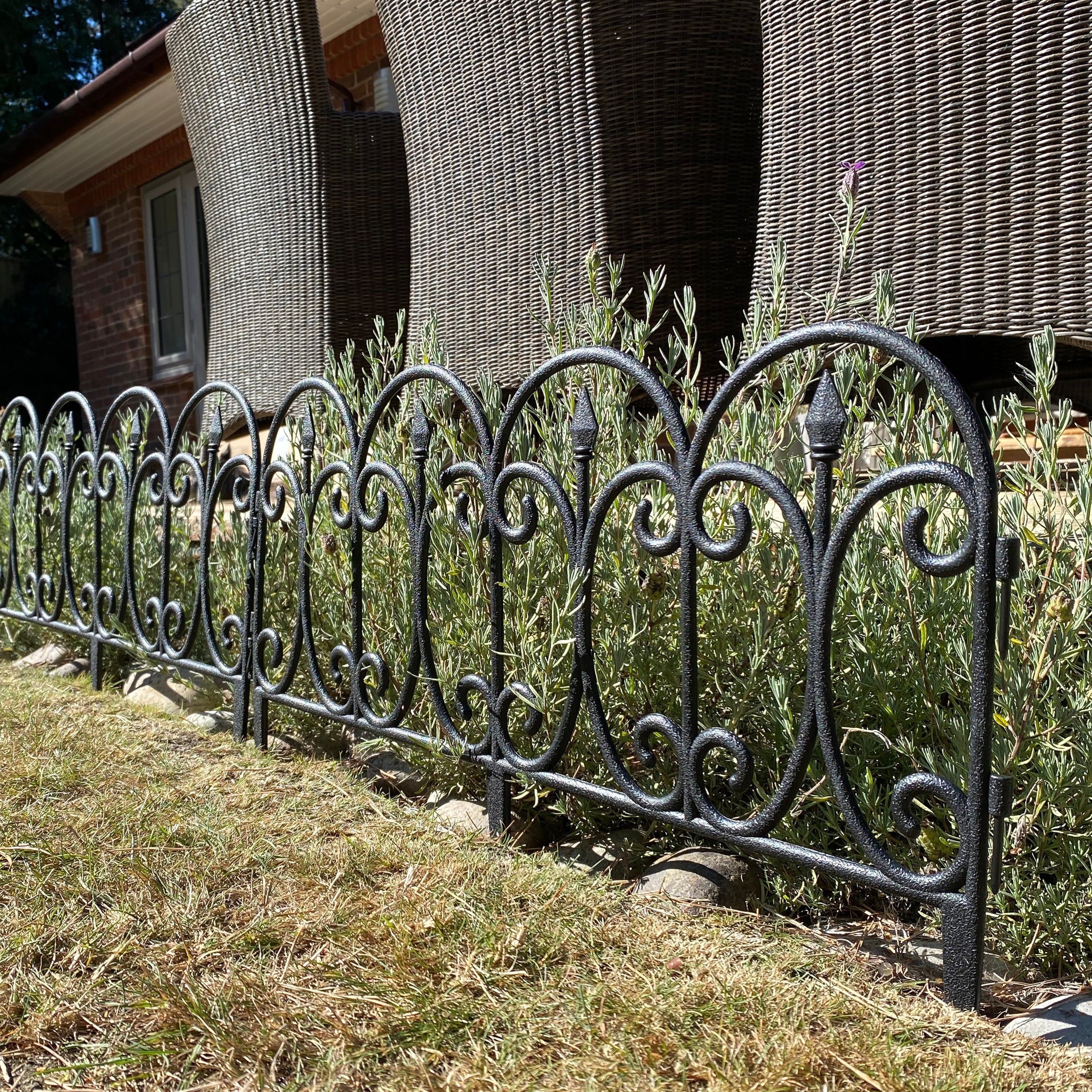 Kew Black Plastic Garden Lawn Edging (60.5cm x 32.5cm) - 10 Panels