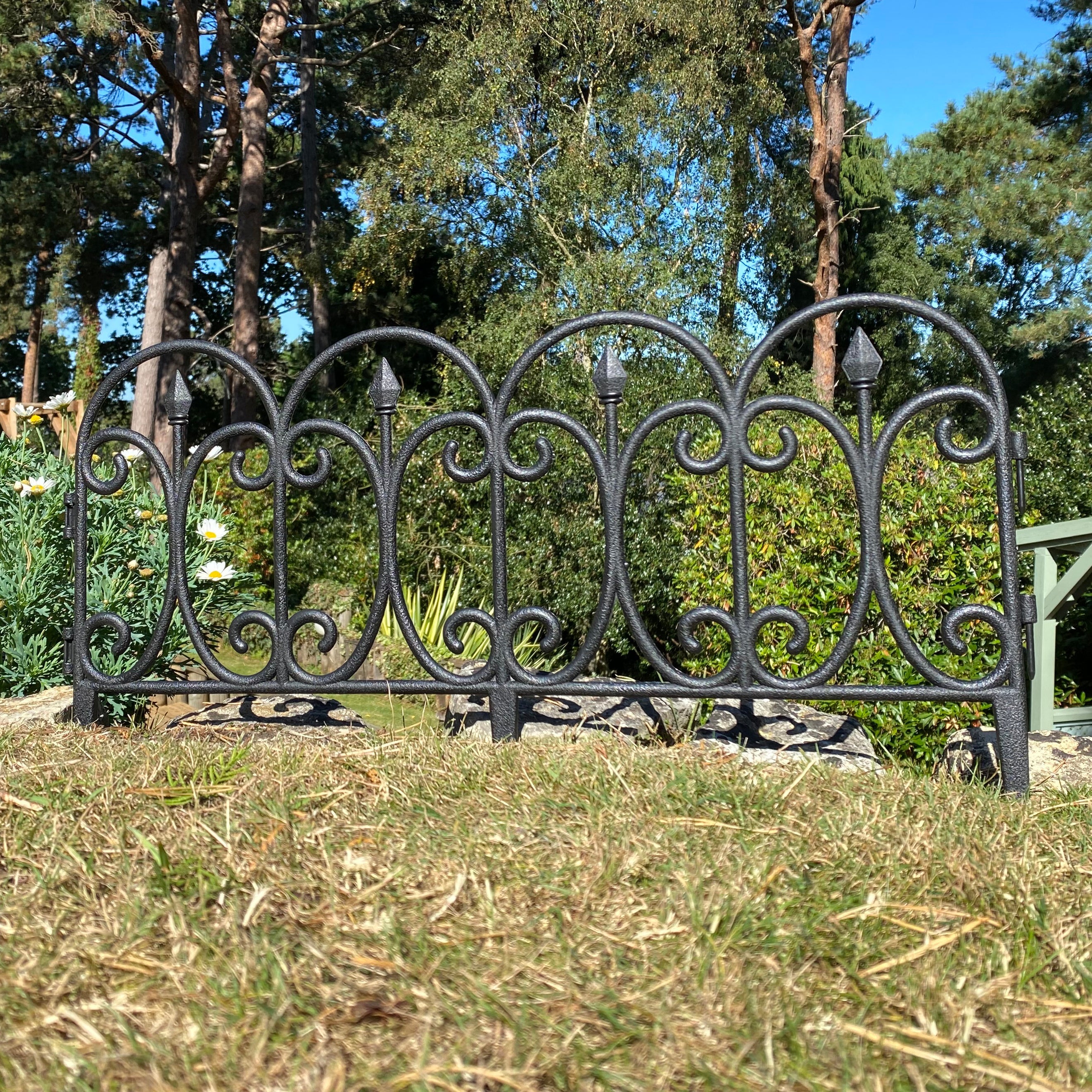 Kew Black Plastic Garden Lawn Edging (60.5cm x 32.5cm) - 5 Panels