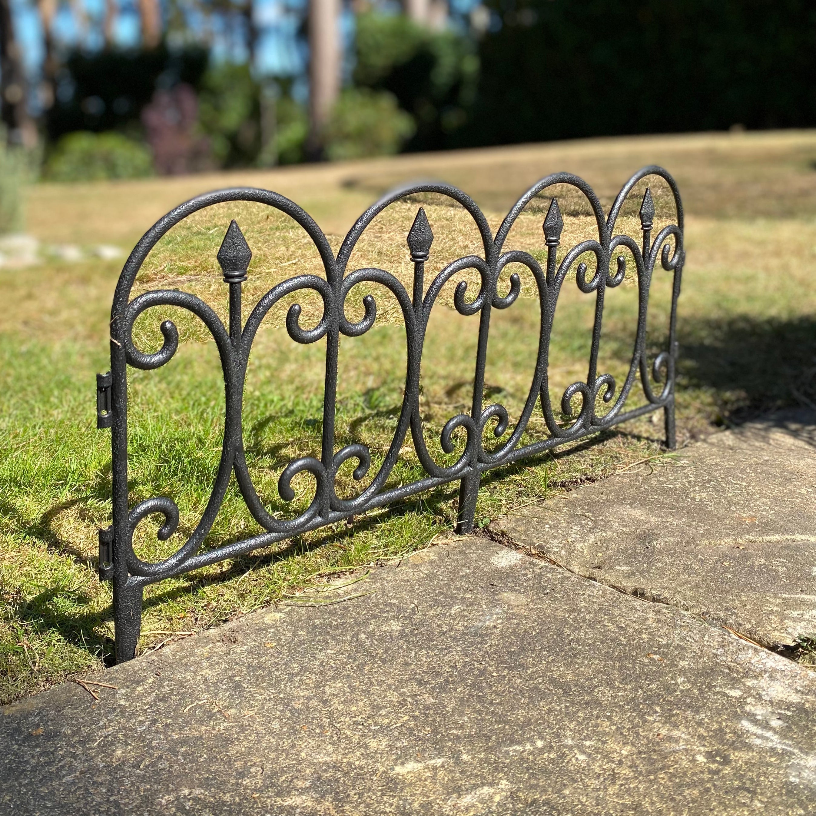 Kew Black Plastic Garden Lawn Edging (60.5cm x 32.5cm) - 10 Panels