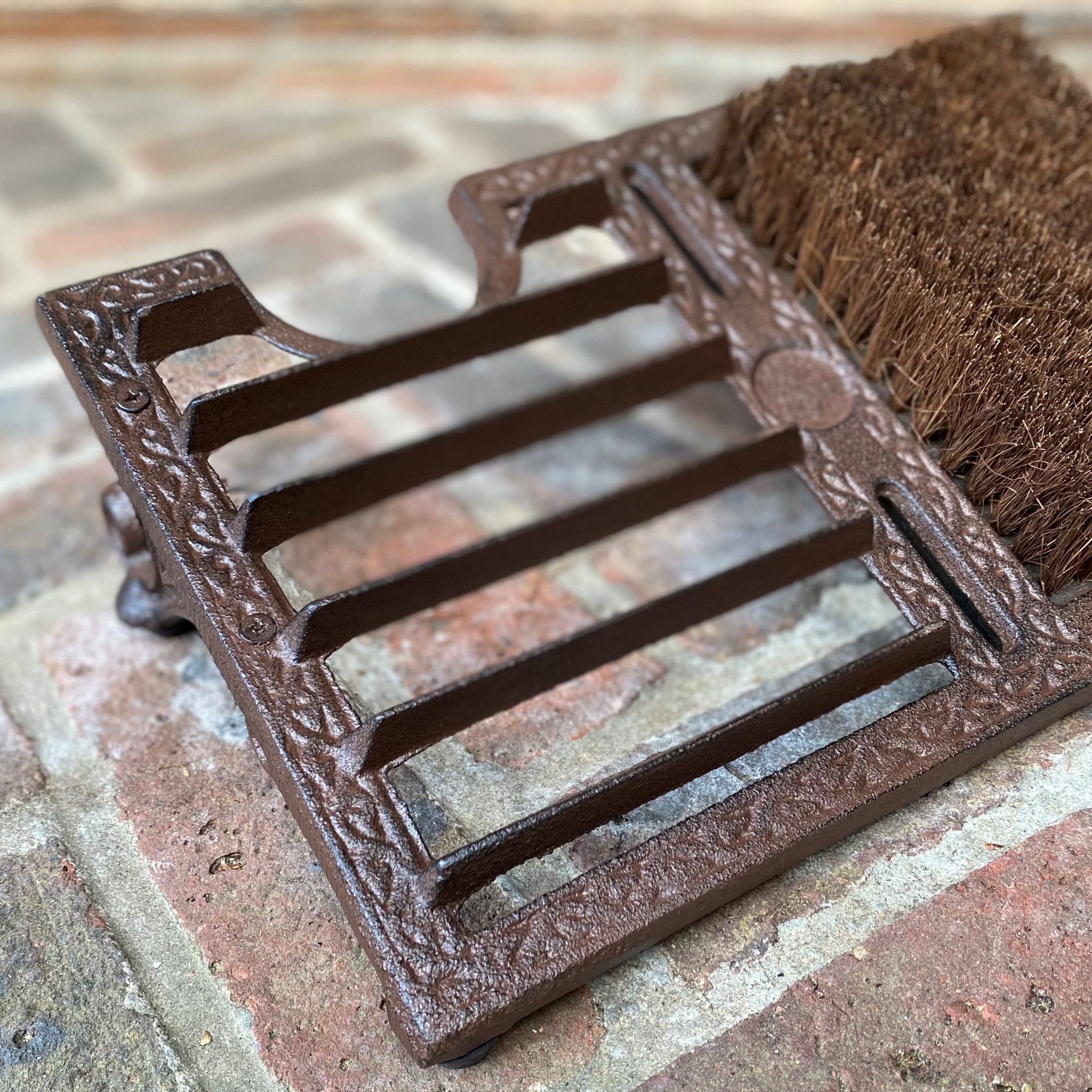 Vintage Style Ornate Cast Iron Boot Brush & Shoe Scraper Wellington Boot Remover