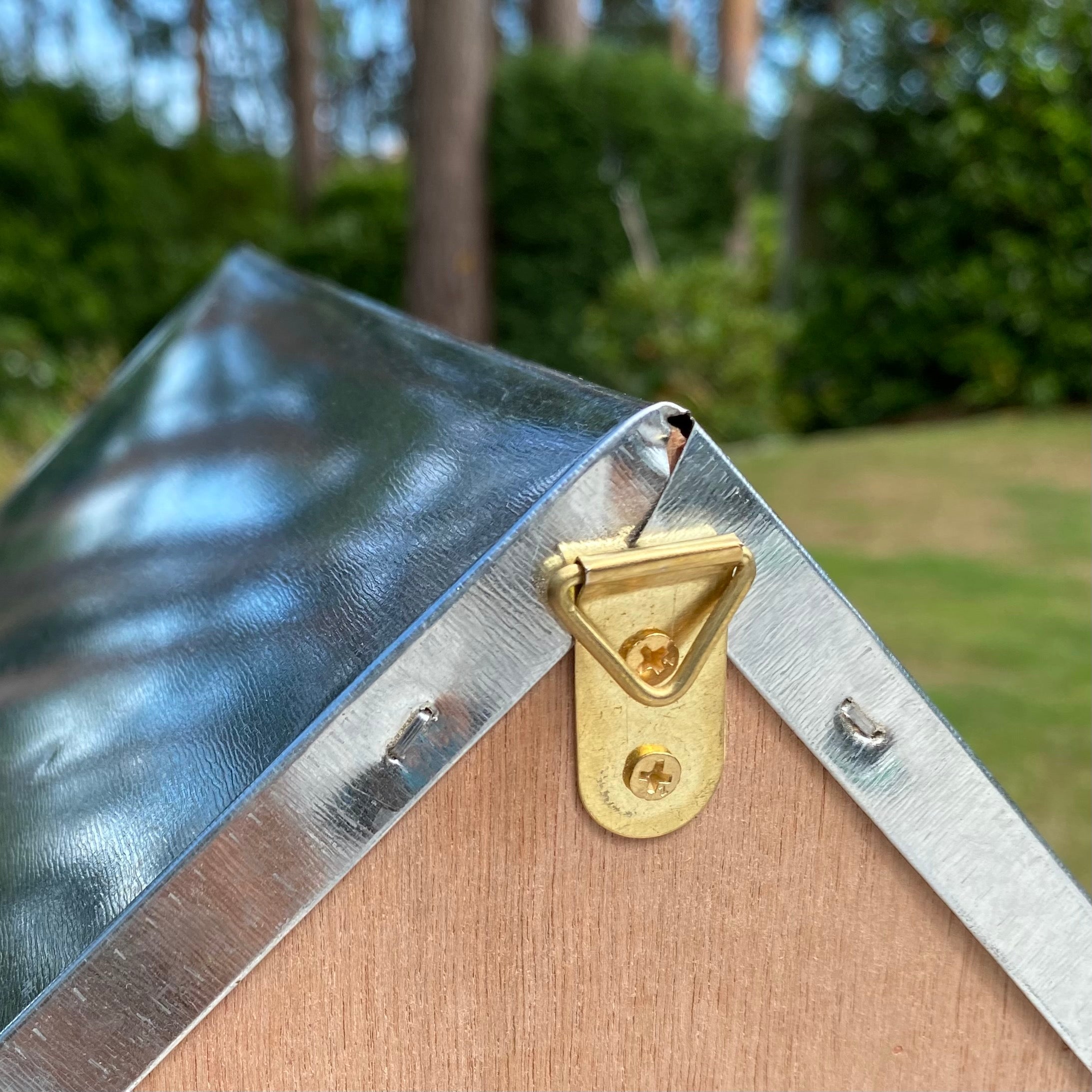 Wooden Garden Squirrel Nest Box House With Metal Roof