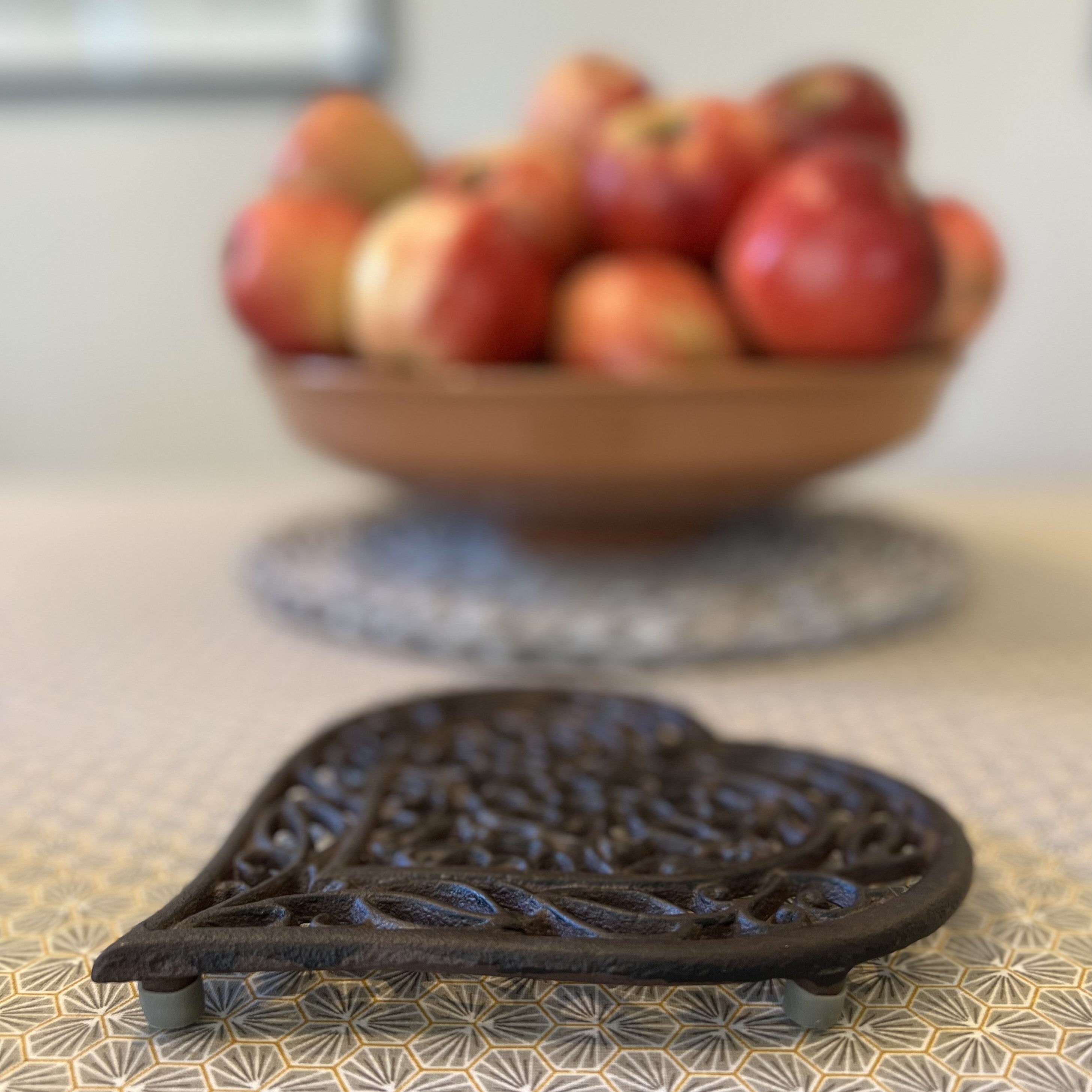 Cast Iron Heart Shaped Ornate Trivet Stand for Hot Pans or Dishes (Pack of 2)