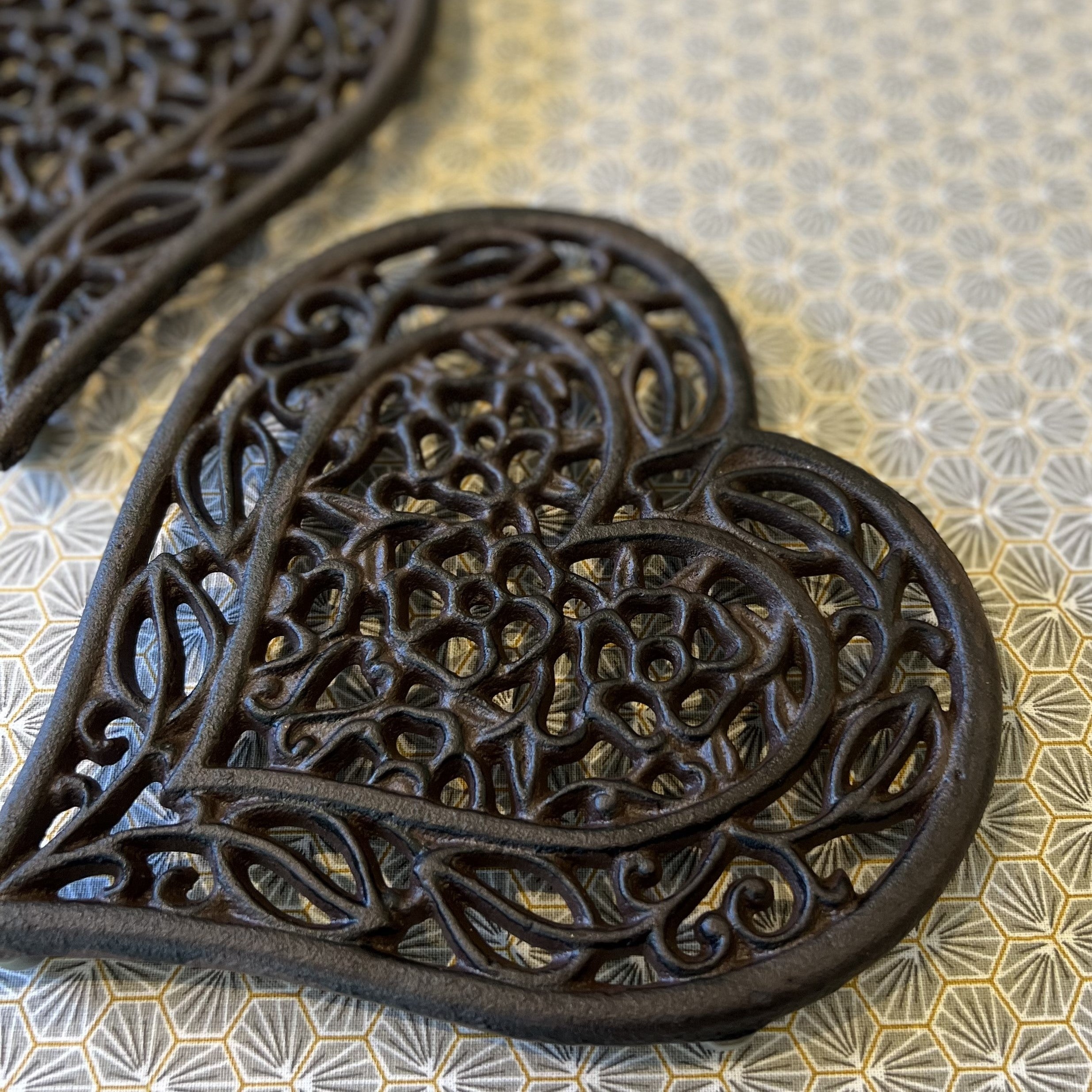Cast Iron Heart Shaped Ornate Trivet Stand for Hot Pans or Dishes (Pack of 2)
