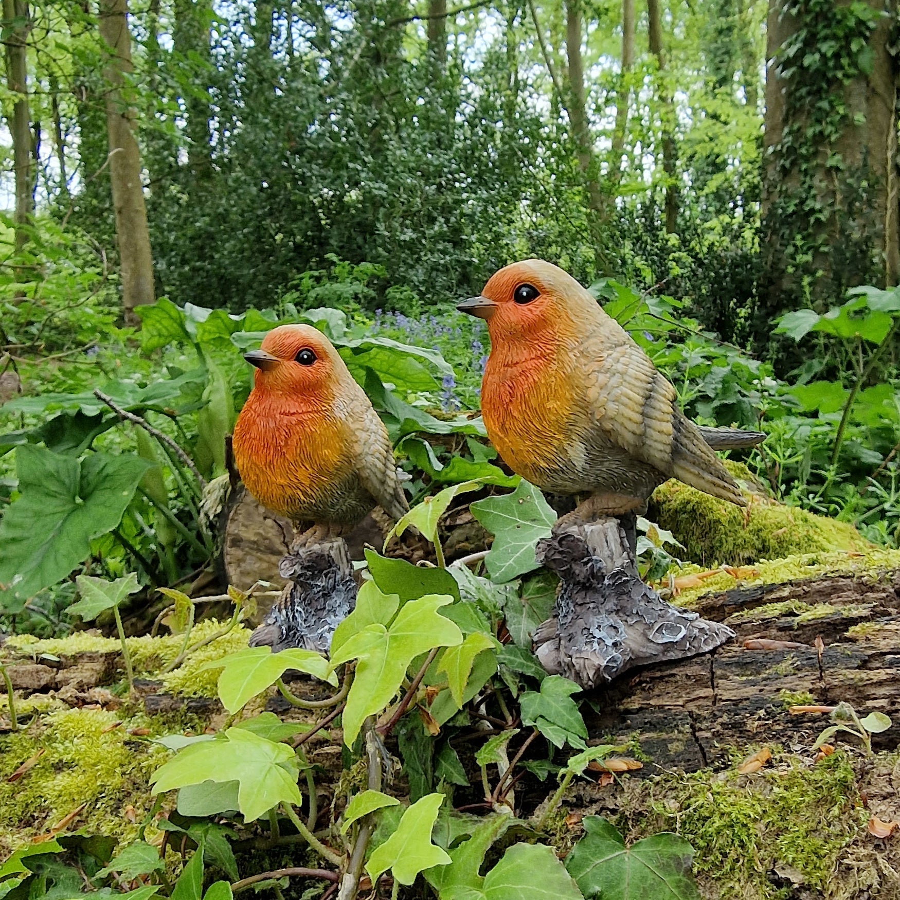 Red Robin on a Tree Stump Resin Garden Ornament - Pack of 2