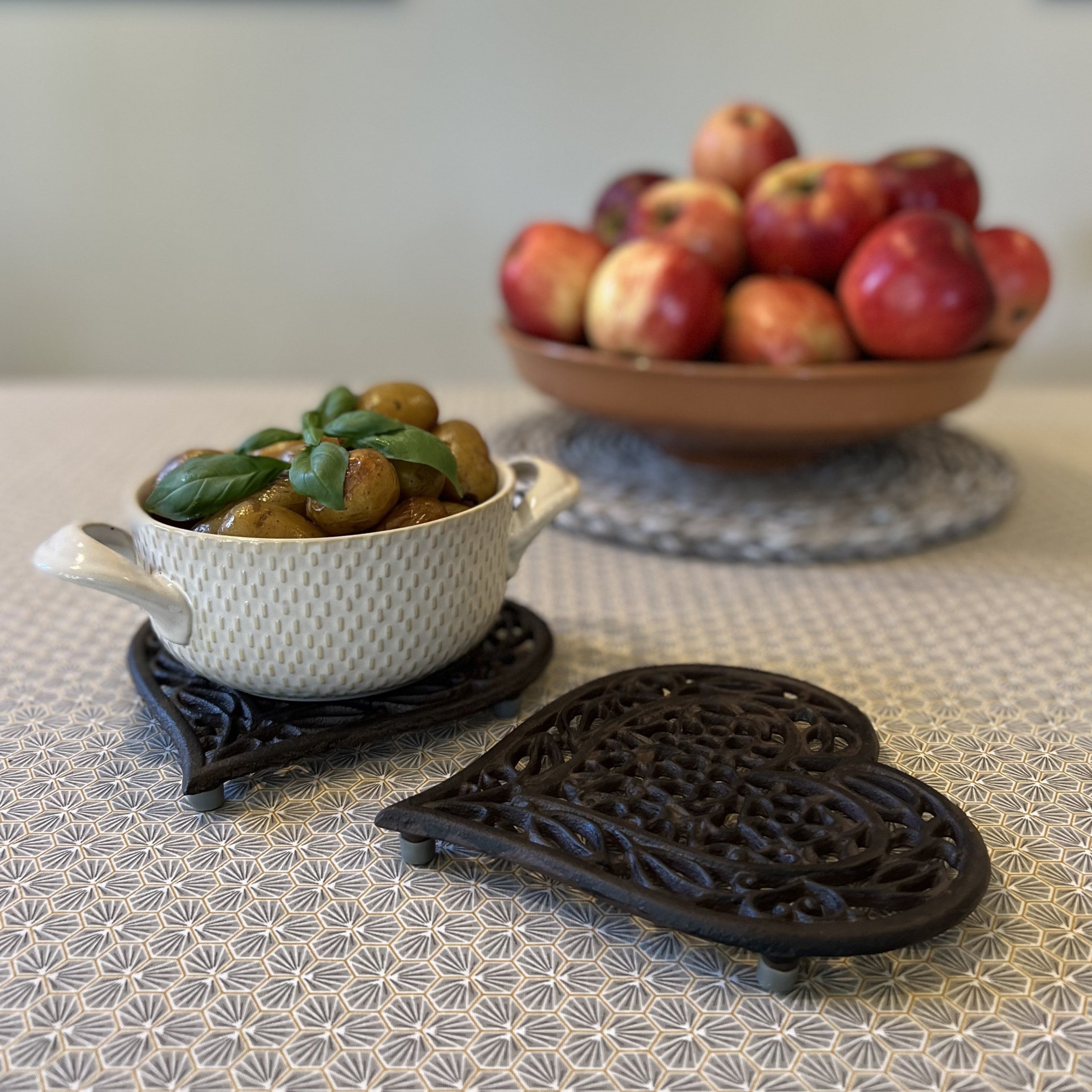 Cast Iron Heart Shaped Ornate Trivet Stand for Hot Pans or Dishes (Pack of 2)