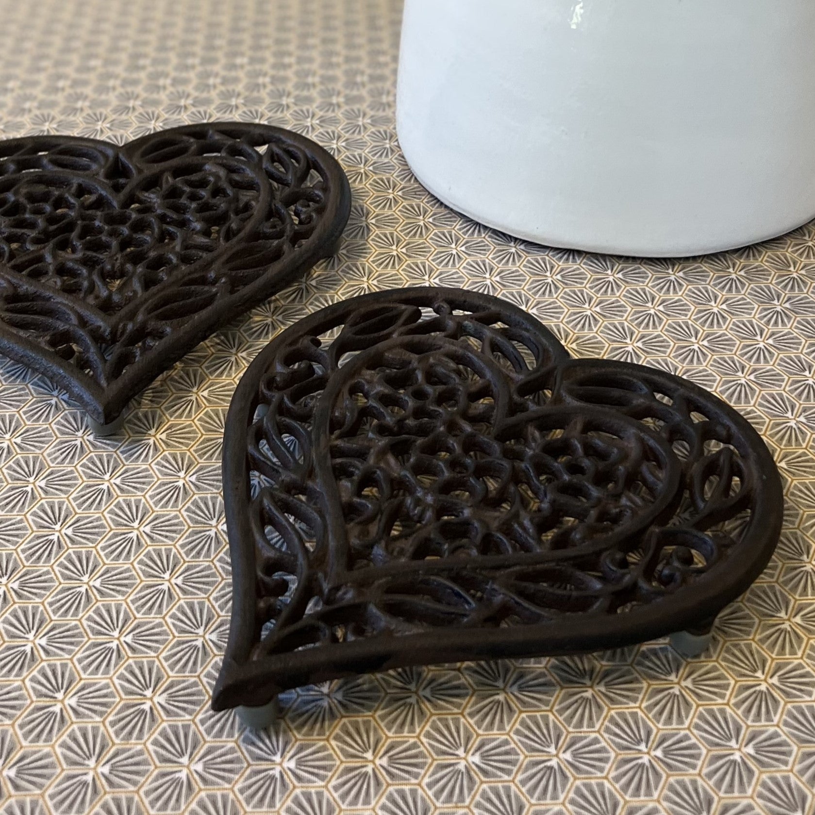 Cast Iron Heart Shaped Ornate Trivet Stand for Hot Pans or Dishes (Pack of 2)