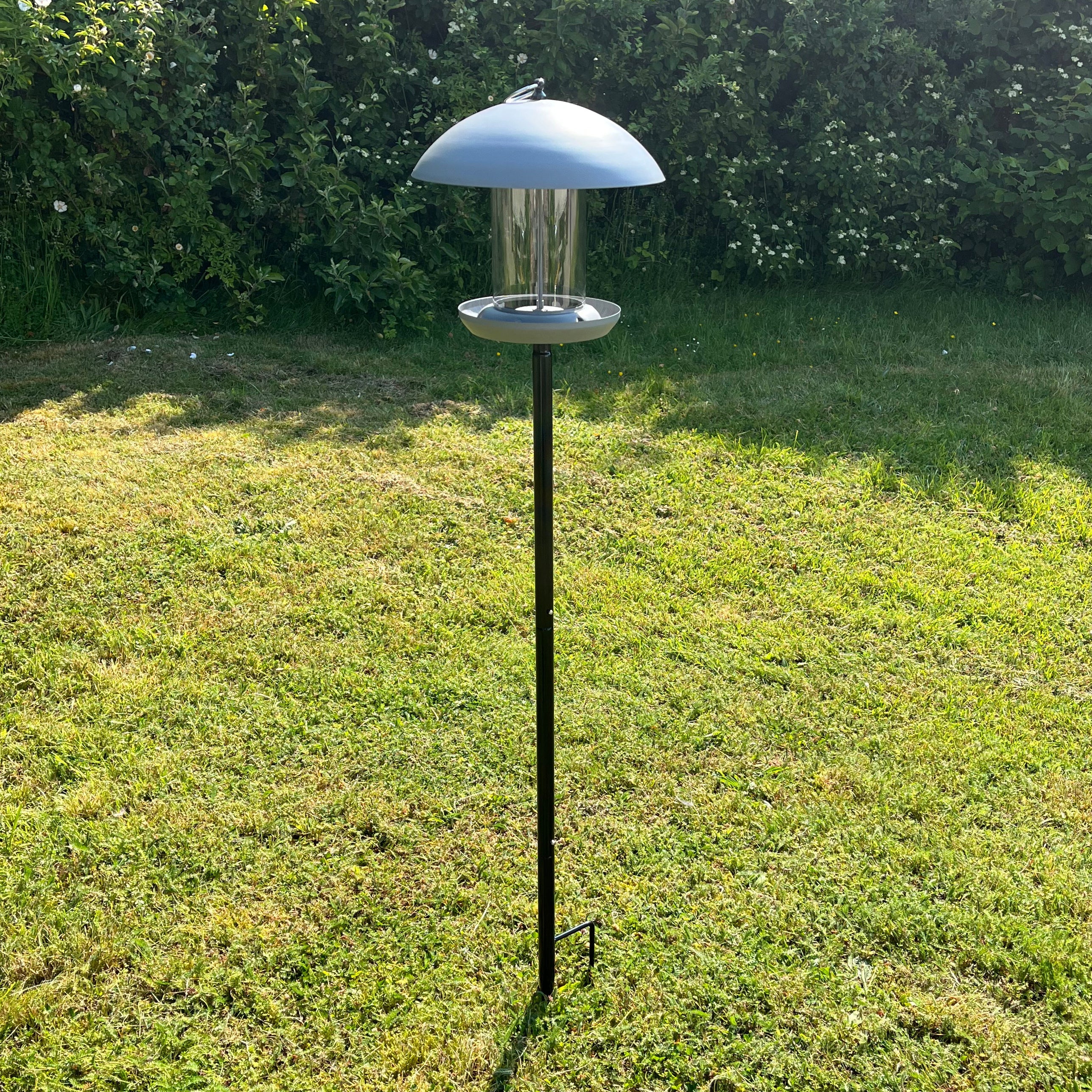 Free Standing Pole Mounted Metal Bird Seed Feeder Table with Dome Roof