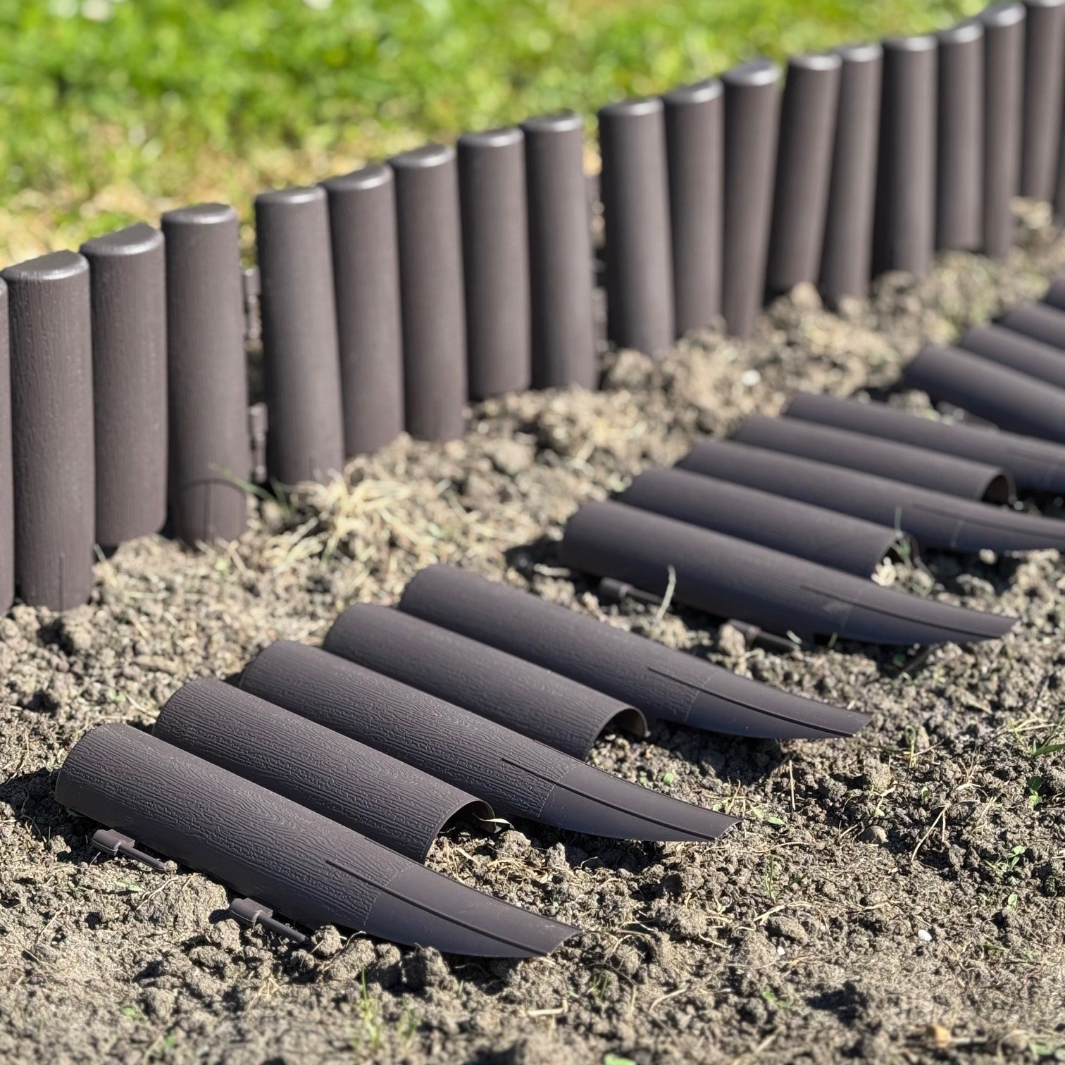 Plastic Log Roll Style Wood Effect Garden Lawn Edging (27.5cm x 24cm) - 16 Panels