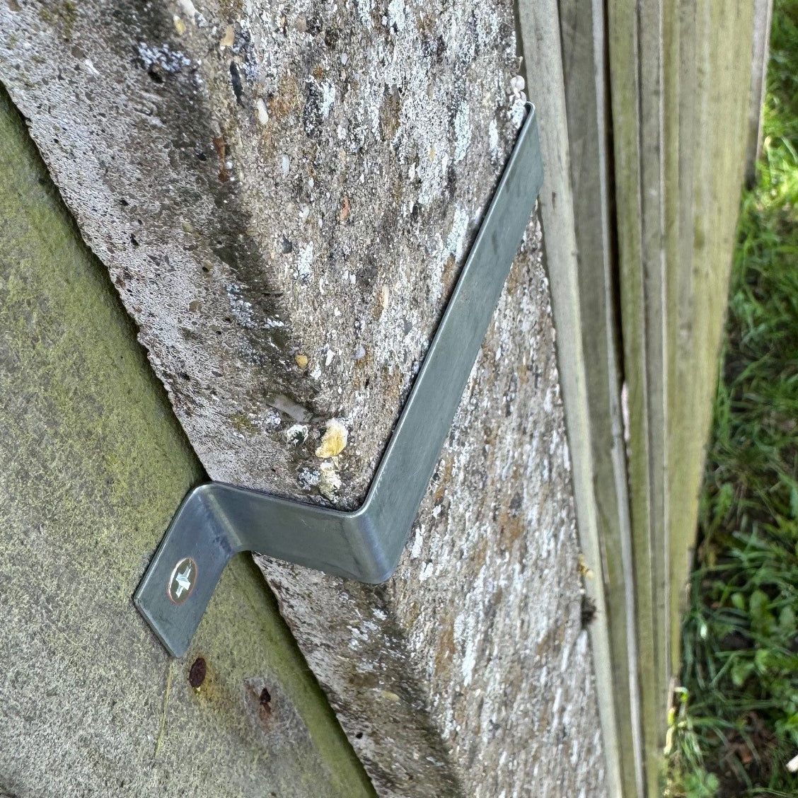 Fence Panel Security Bracket Set Galvanized Steel Post Clips - Pack of 20