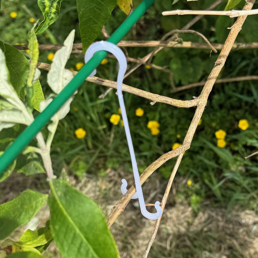 Garden Plant Support Plastic J Hook Clips for Tomato Stems (130mm) - Pack of 100