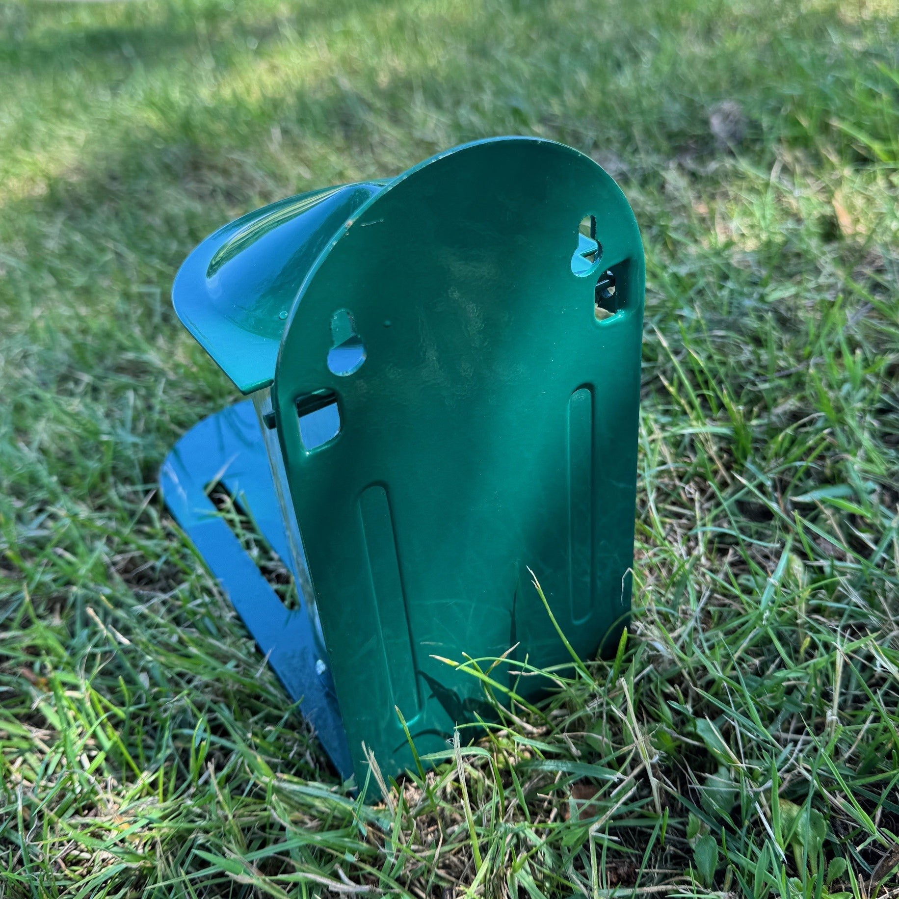 Metal Garden Squirrel Feeder with Flip Top Lid and Feeding Platform (Set of 2)