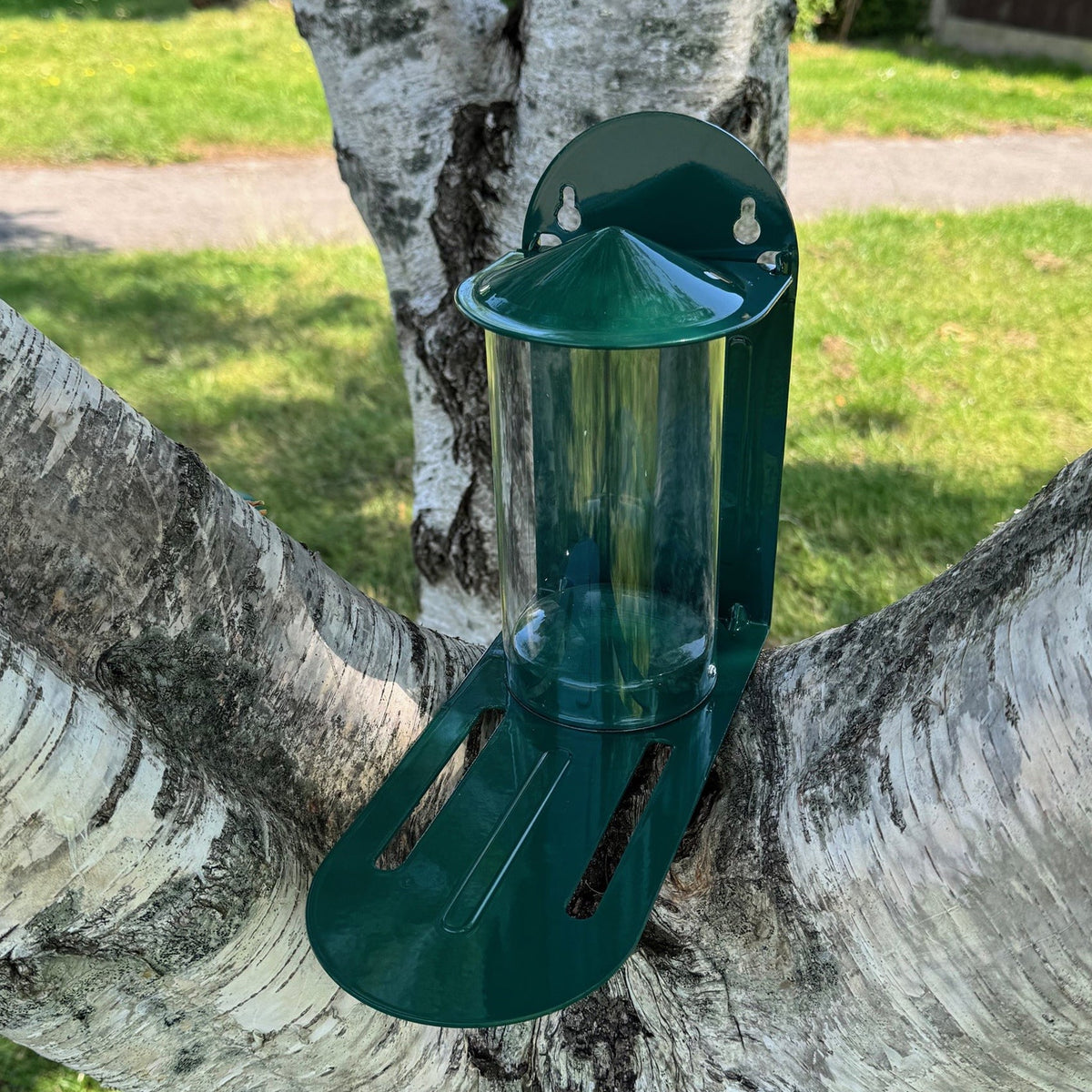 Metal Garden Squirrel Feeder with Flip Top Lid and Feeding Platform